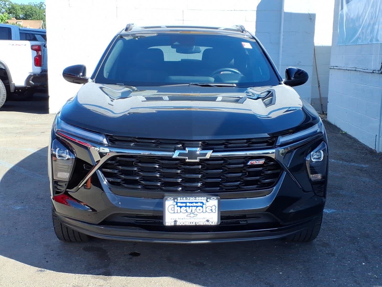 Used 2025 Chevrolet Trax RS w/ Driver Confidence Package FWD image 2