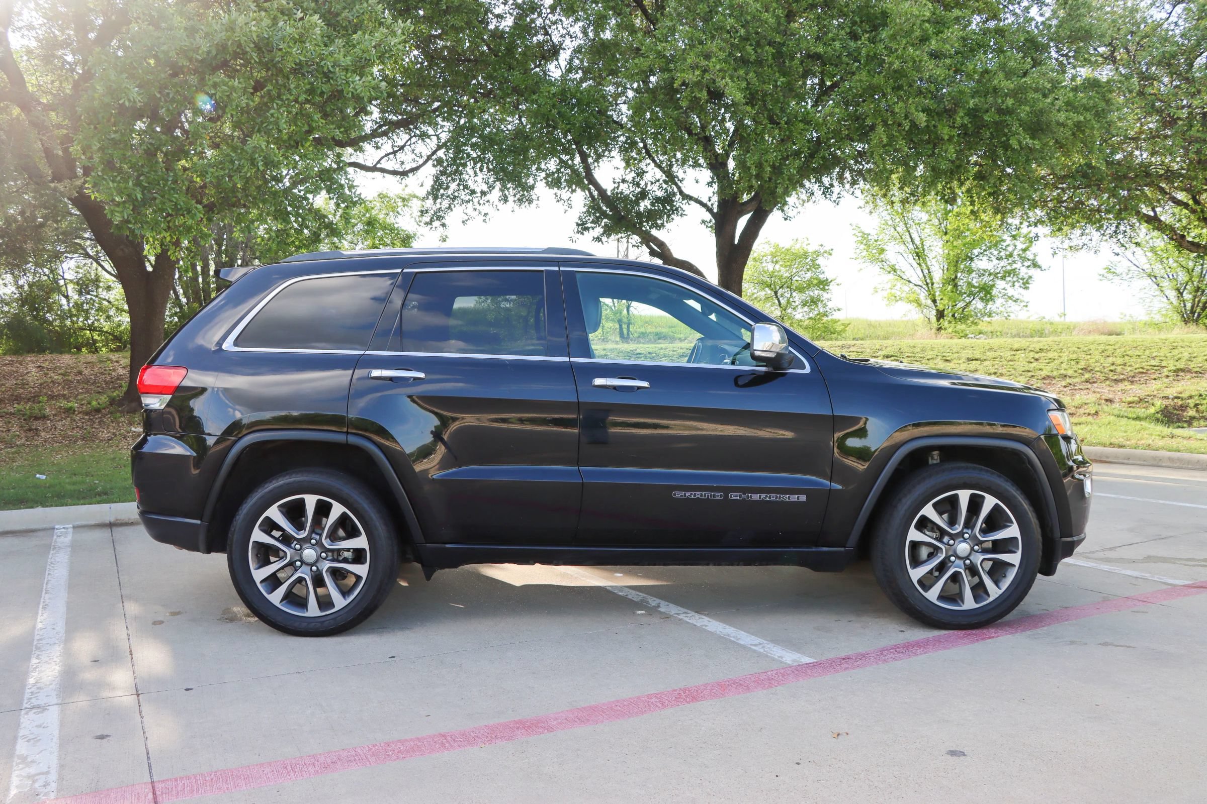 Used 2018 Jeep Grand Cherokee Limited RWD image 8