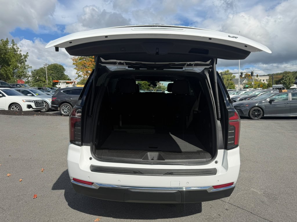 Used 2025 Chevrolet Suburban LT AWD/4WD image 19