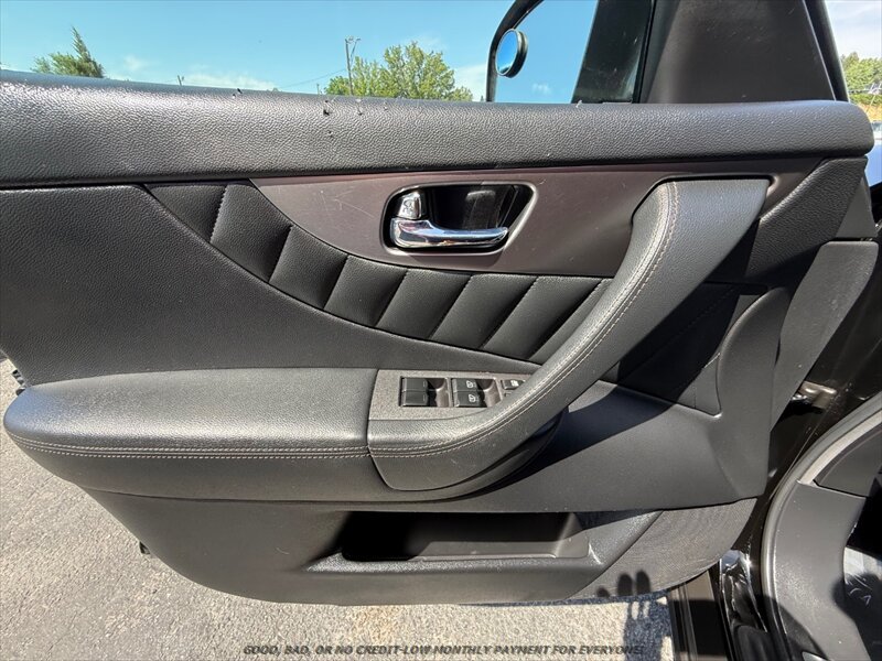 Used 2016 INFINITI QX70 2WD image 24