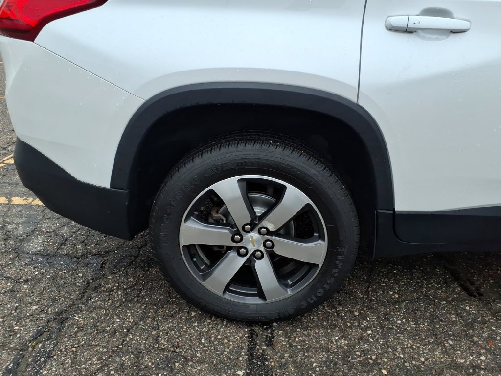 Used 2018 Chevrolet Traverse LT FWD image 26