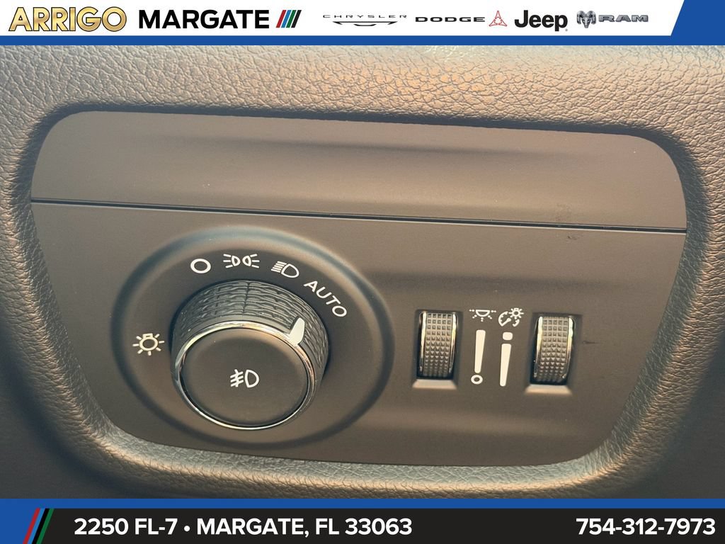 Used 2025 Jeep Grand Cherokee Limited w/ Luxury Tech Group II AWD/4WD image 34