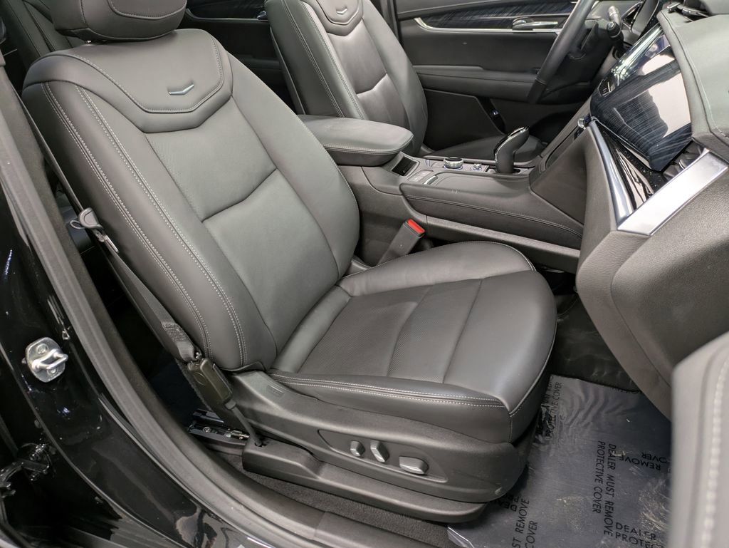 Used 2024 Cadillac XT6 Premium Luxury w/ LPO, Floor Liner Package image 29