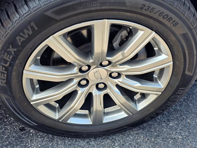 Used 2020 Cadillac XT4 Premium Luxury w/ Technology Package FWD image 6