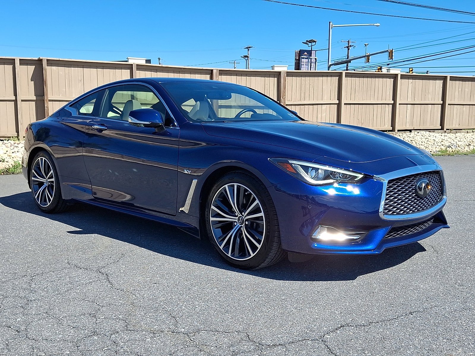 Used 2020 INFINITI Q60 3.0t Luxe w/ Essential Package AWD/4WD image 3