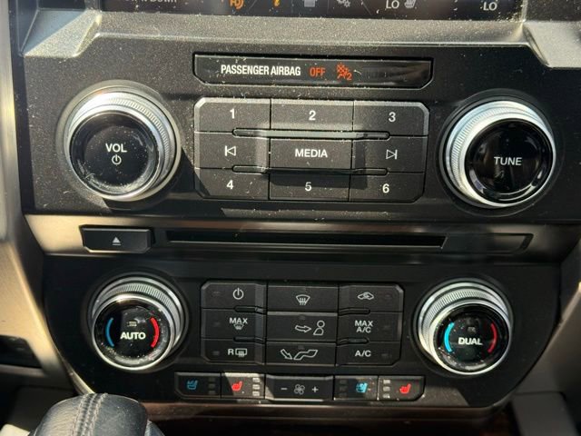 Used 2015 Ford F150 Platinum w/ Equipment Group 701A Luxury AWD/4WD image 31