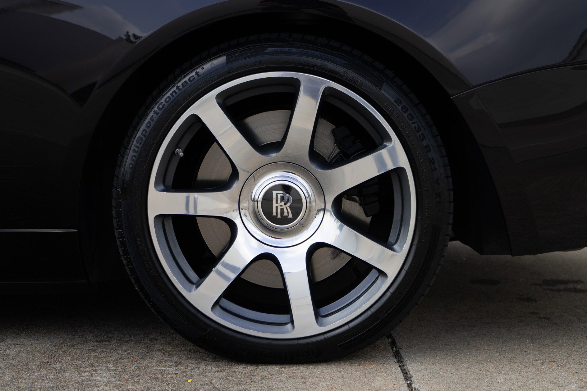 Used 2017 Rolls-Royce Dawn image 35