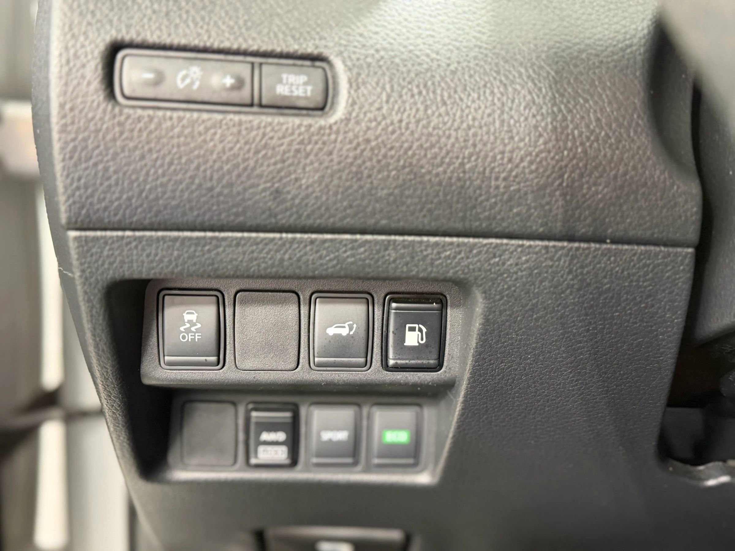 Used 2018 Nissan Rogue SV image 19