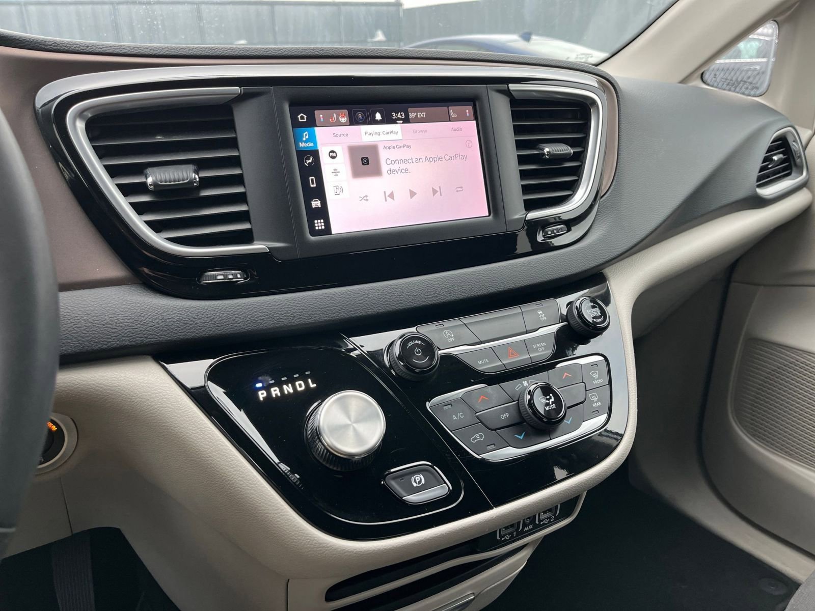 Used 2023 Chrysler Voyager LX image 20