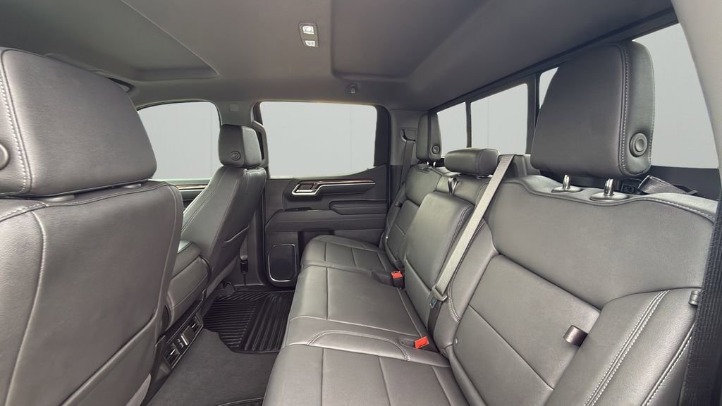 Used 2025 Chevrolet Silverado 1500 LT w/ Leather Package AWD/4WD image 16