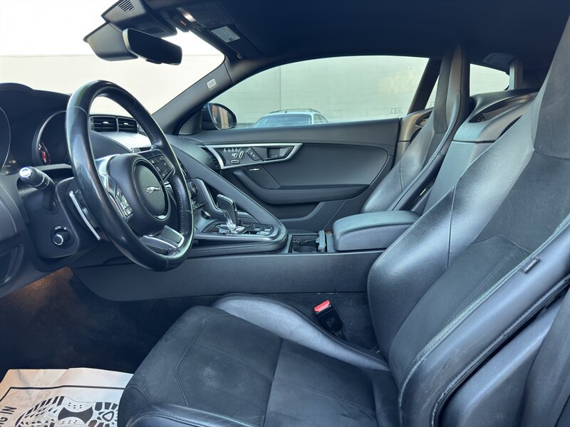 Used 2018 Jaguar F-TYPE Coupe RWD image 22