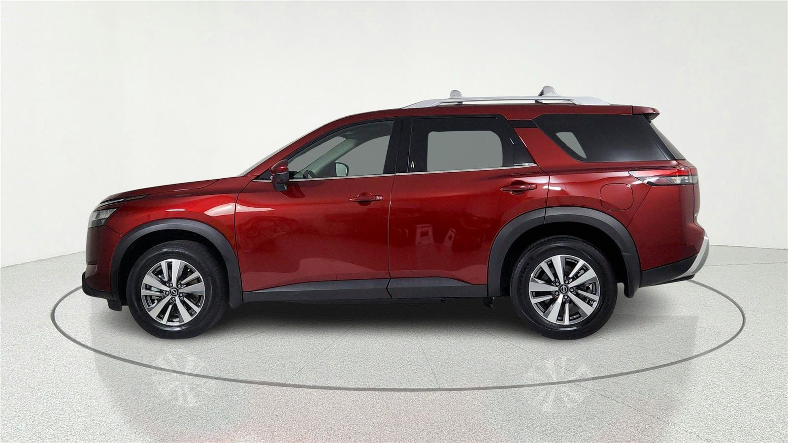 Used 2023 Nissan Pathfinder SL AWD/4WD image 3