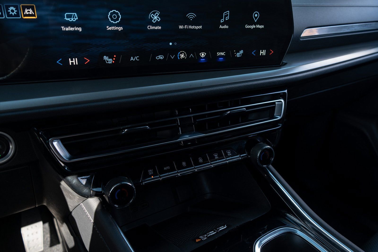 Used 2025 Chevrolet Traverse LT image 26