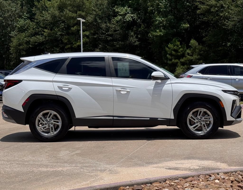 Certified 2025 Hyundai Tucson SE FWD image 9