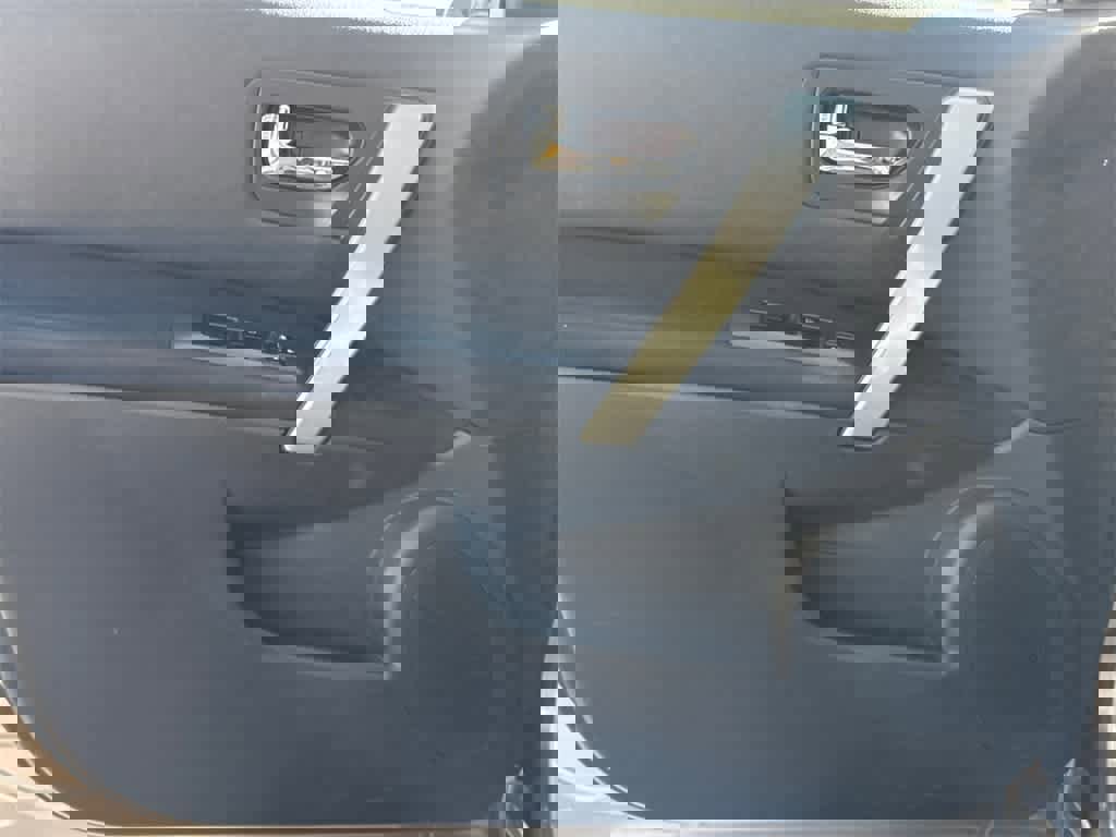 Used 2011 Nissan Rogue SV w/ Premium Pkg image 9