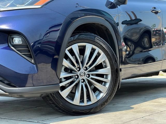 Used 2020 Toyota Highlander Platinum AWD/4WD image 2