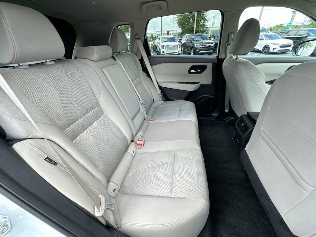 Used 2025 Nissan Rogue SV AWD/4WD image 24