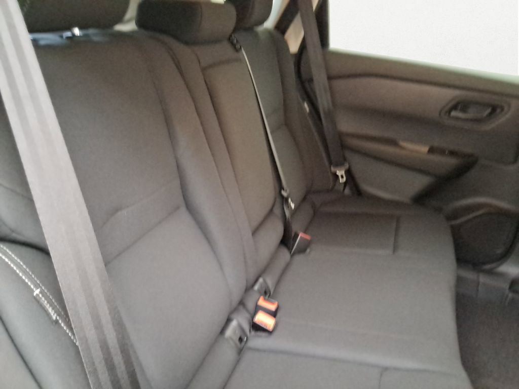 Used 2025 Nissan Rogue S image 13