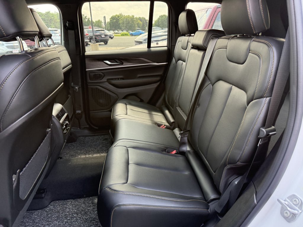 New 2026 Jeep Grand Cherokee Limited AWD/4WD image 13