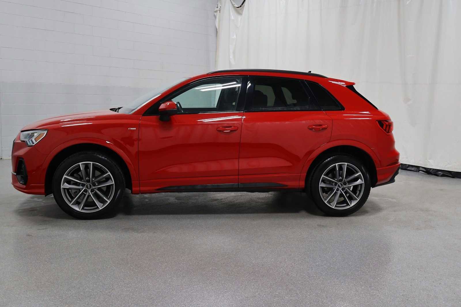 Used 2023 Audi Q3 2.0T Premium Plus image 2