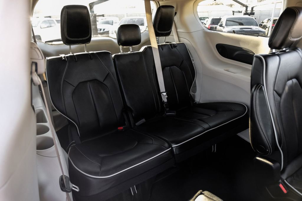 Used 2023 Chrysler Pacifica Limited image 41