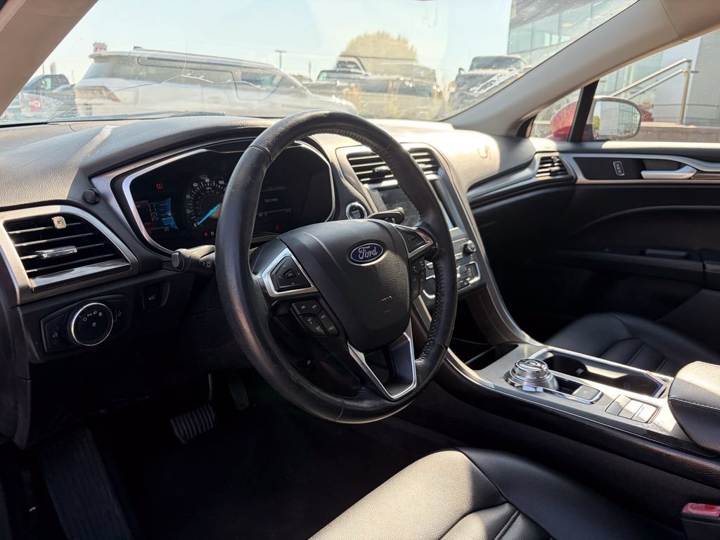 Used 2020 Ford Fusion SEL FWD image 5