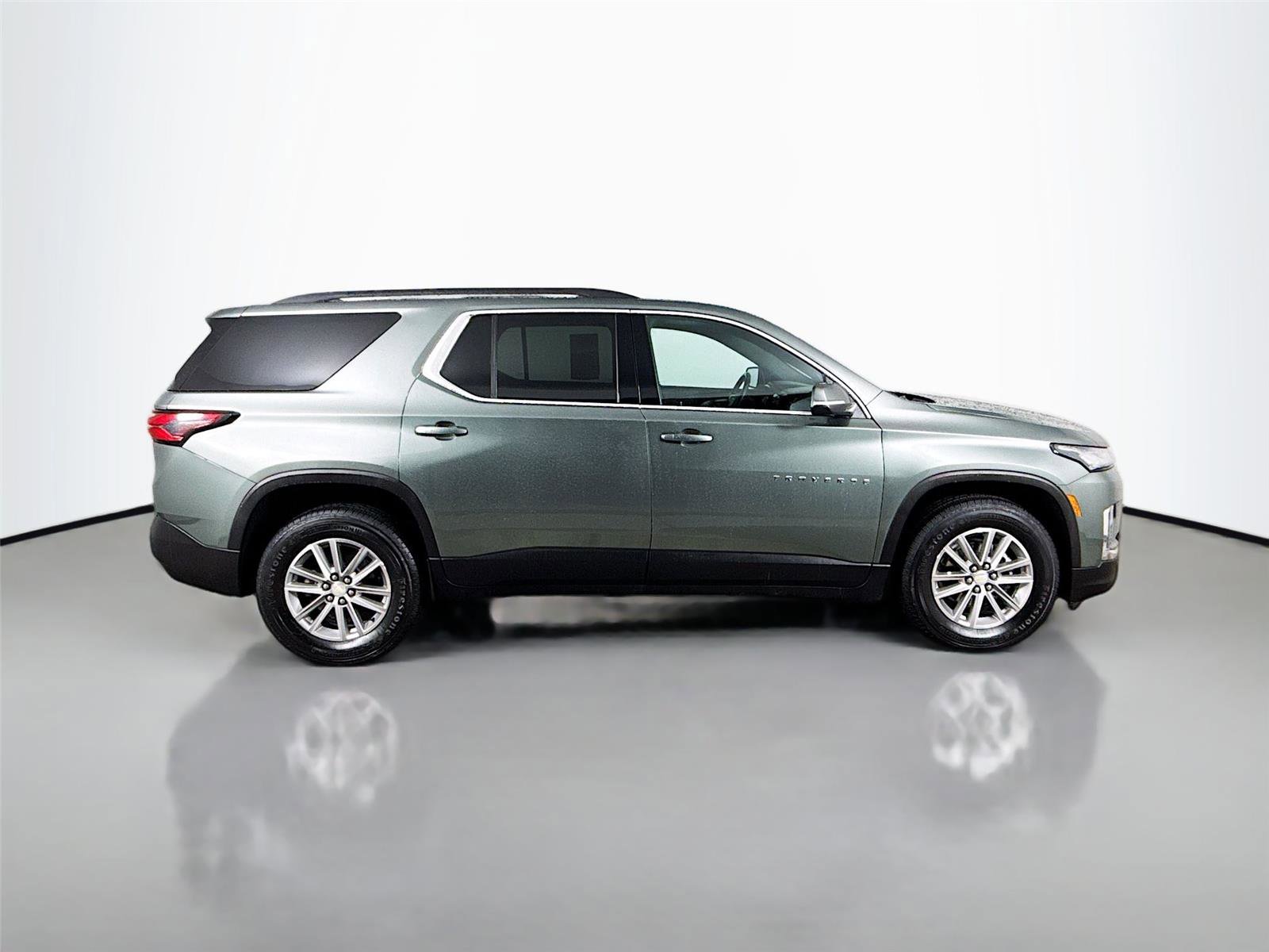 Used 2022 Chevrolet Traverse LT image 9