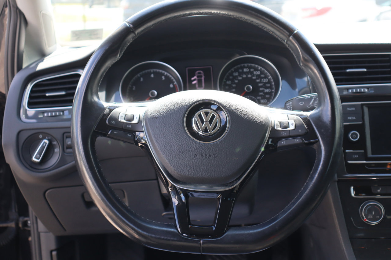 Used 2018 Volkswagen Golf S image 14