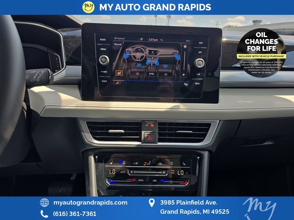 Used 2025 Volkswagen Taos SEL w/ Black Wheel Plus Package AWD/4WD image 19