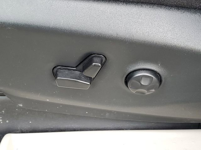 Used 2024 Chrysler Pacifica Touring-L image 6