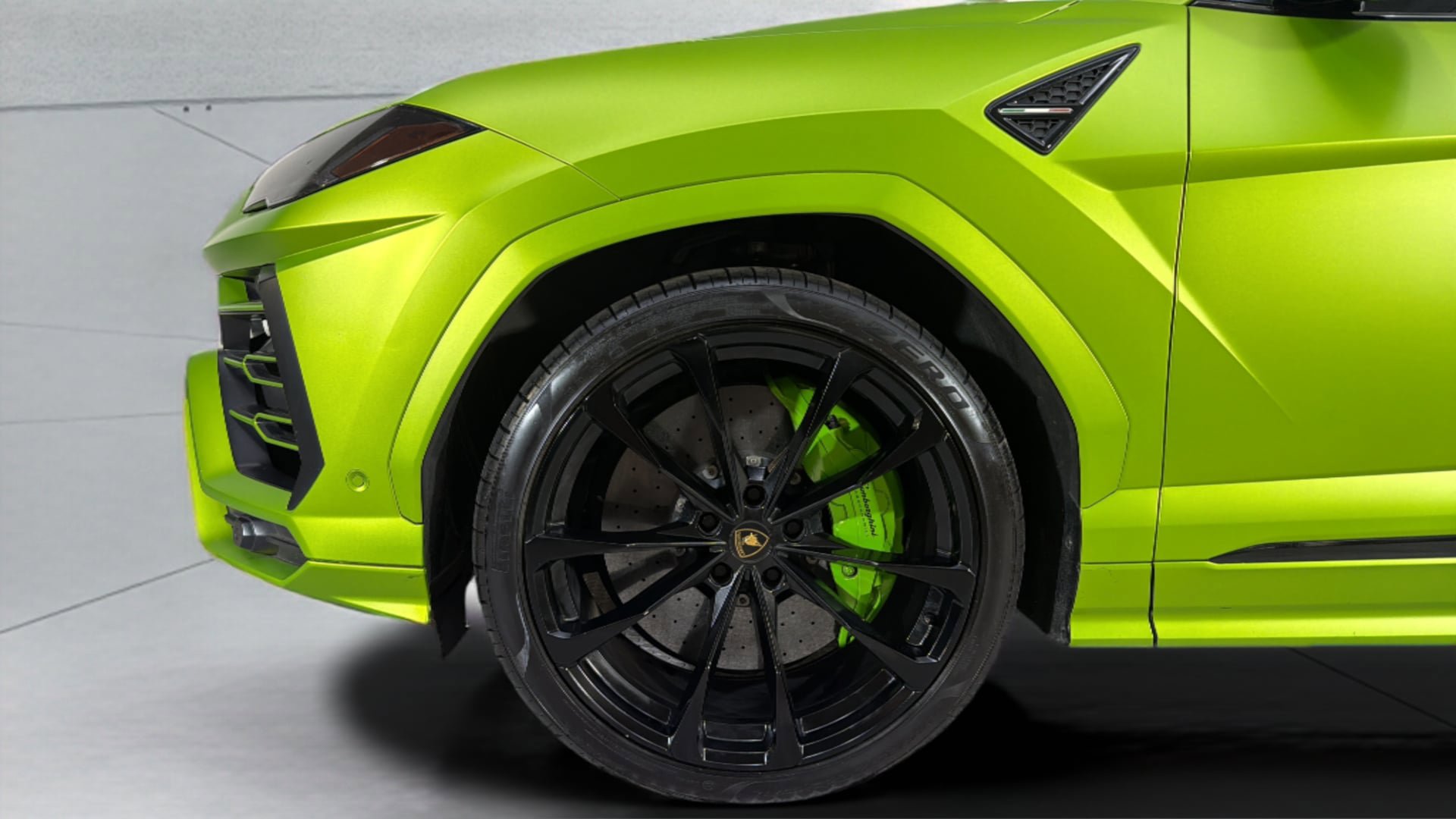 Used 2020 Lamborghini Urus AWD/4WD image 36
