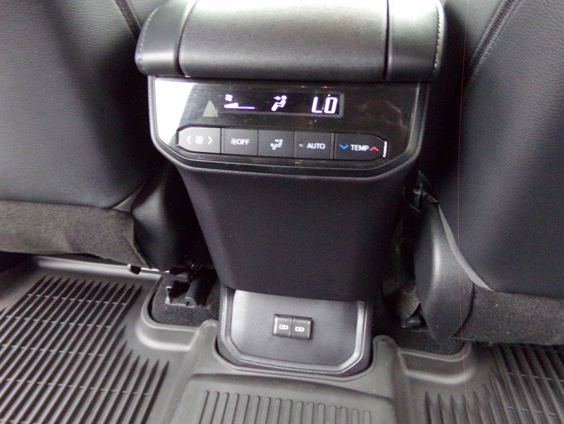 Used 2022 Toyota Highlander XLE image 28