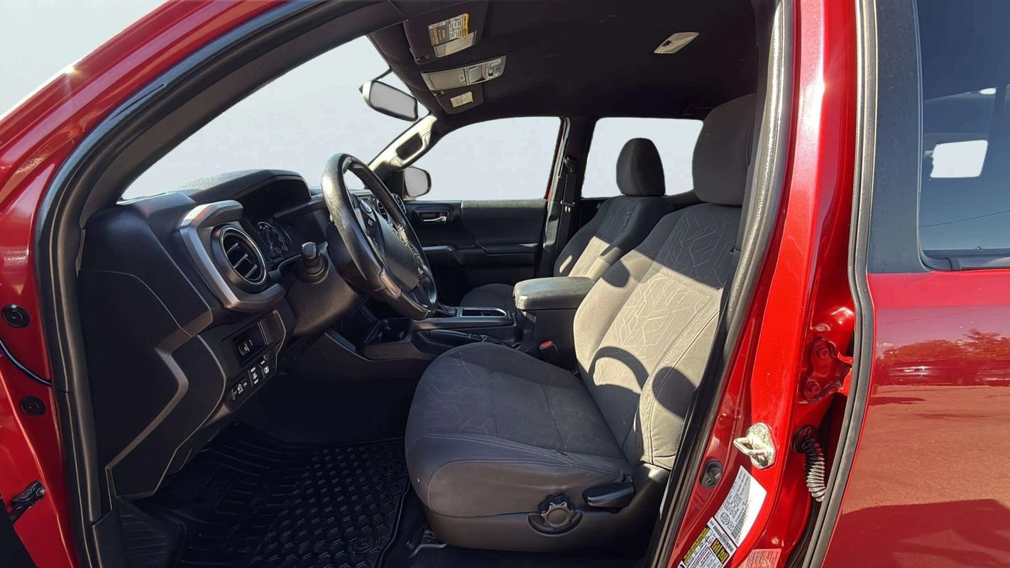 Used 2017 Toyota Tacoma TRD Sport AWD/4WD image 15