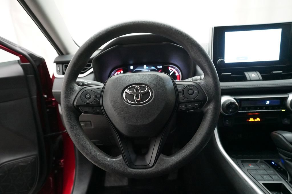 Used 2025 Toyota RAV4 XLE AWD/4WD image 4