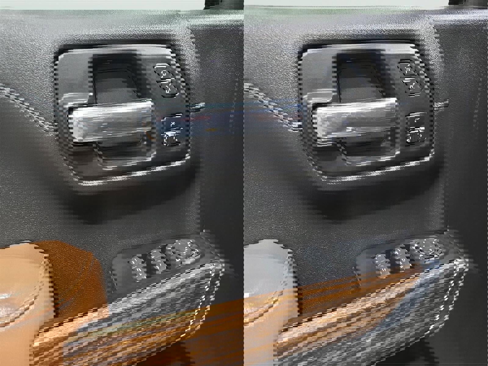 Used 2019 Chevrolet Silverado 1500 High Country w/ Technology Package image 8