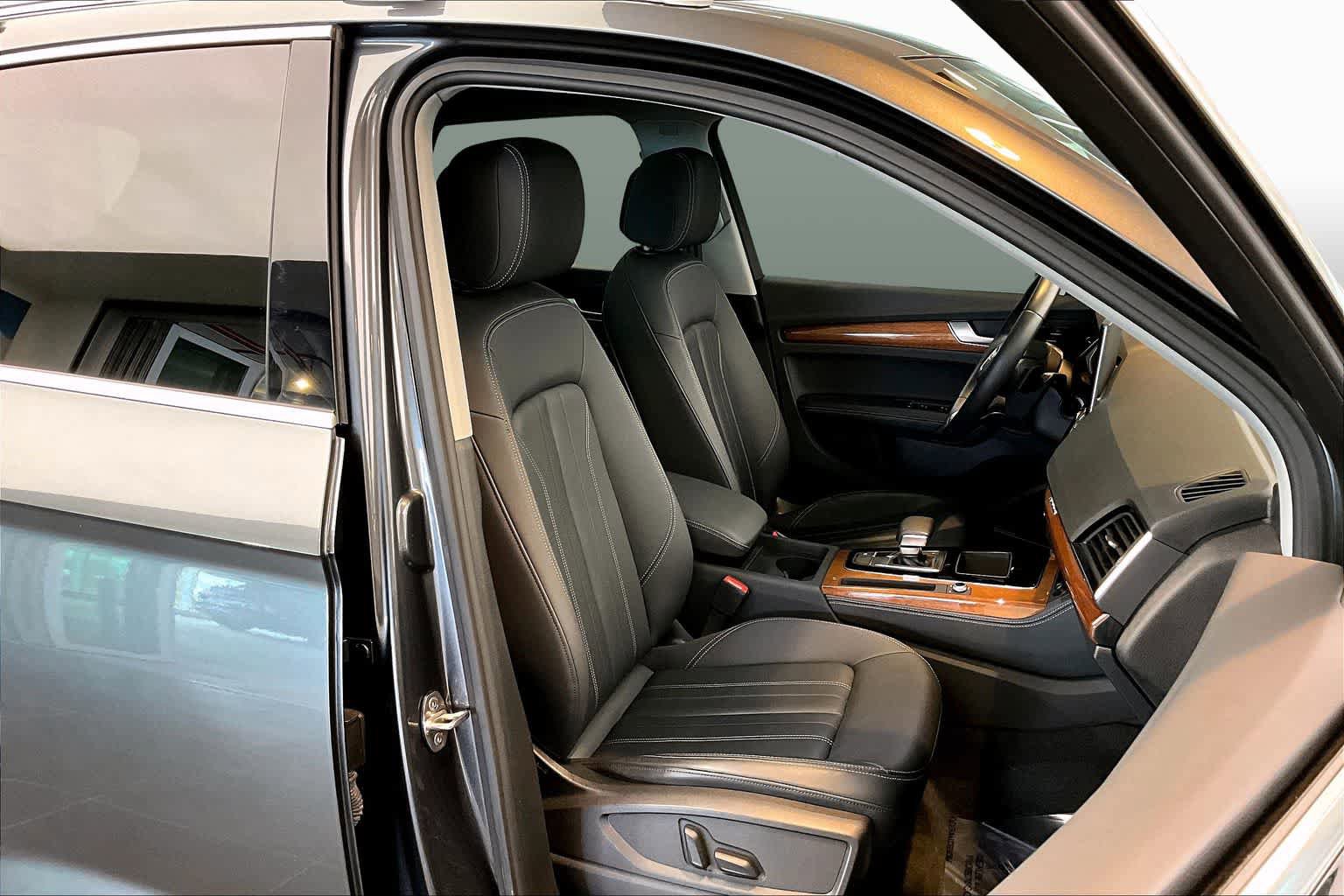 Used 2023 Audi Q5 2.0T Premium Plus w/ Premium Plus Package AWD/4WD image 9