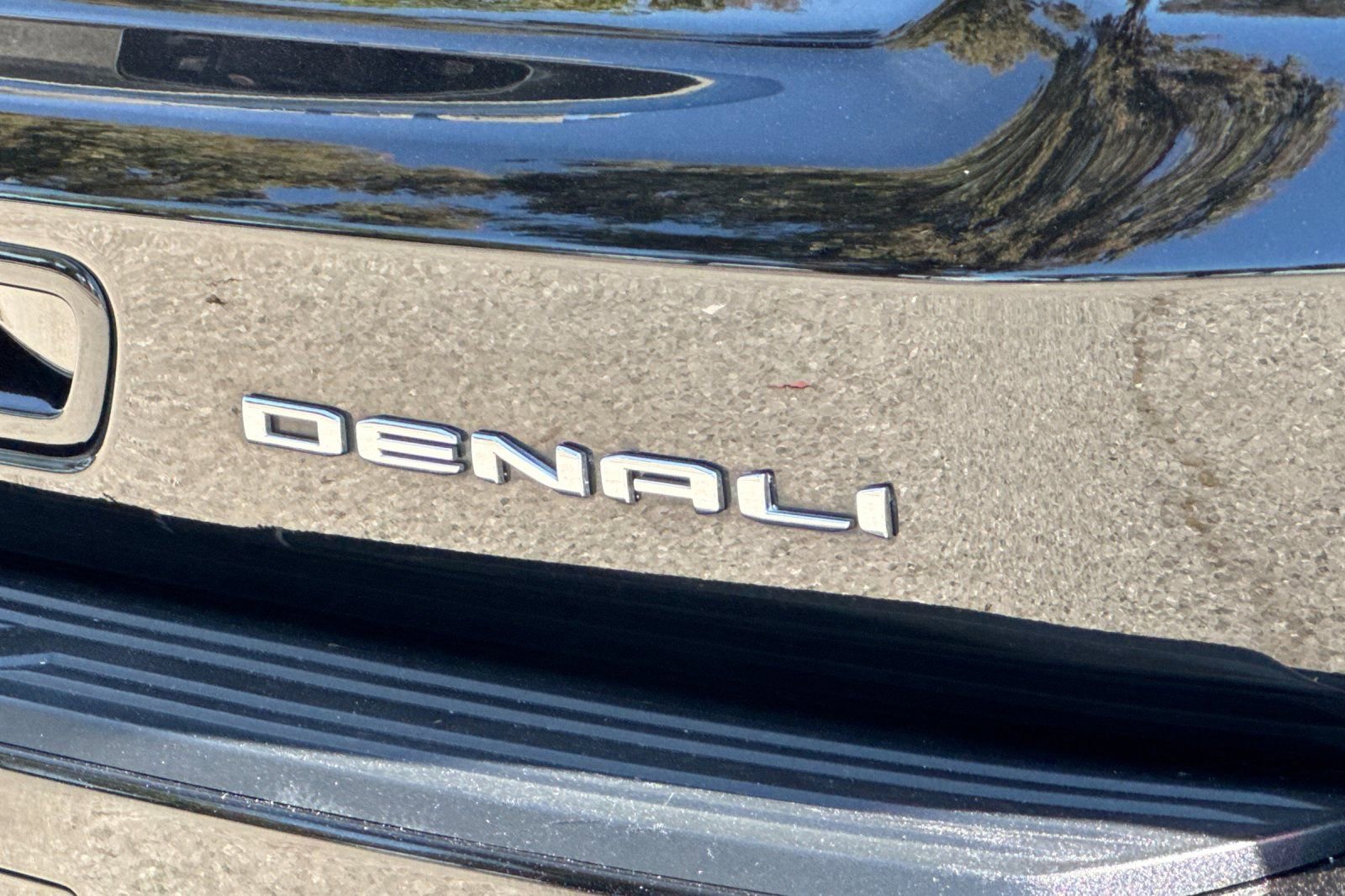 Used 2021 GMC Yukon XL Denali w/ Denali Premium Package image 30