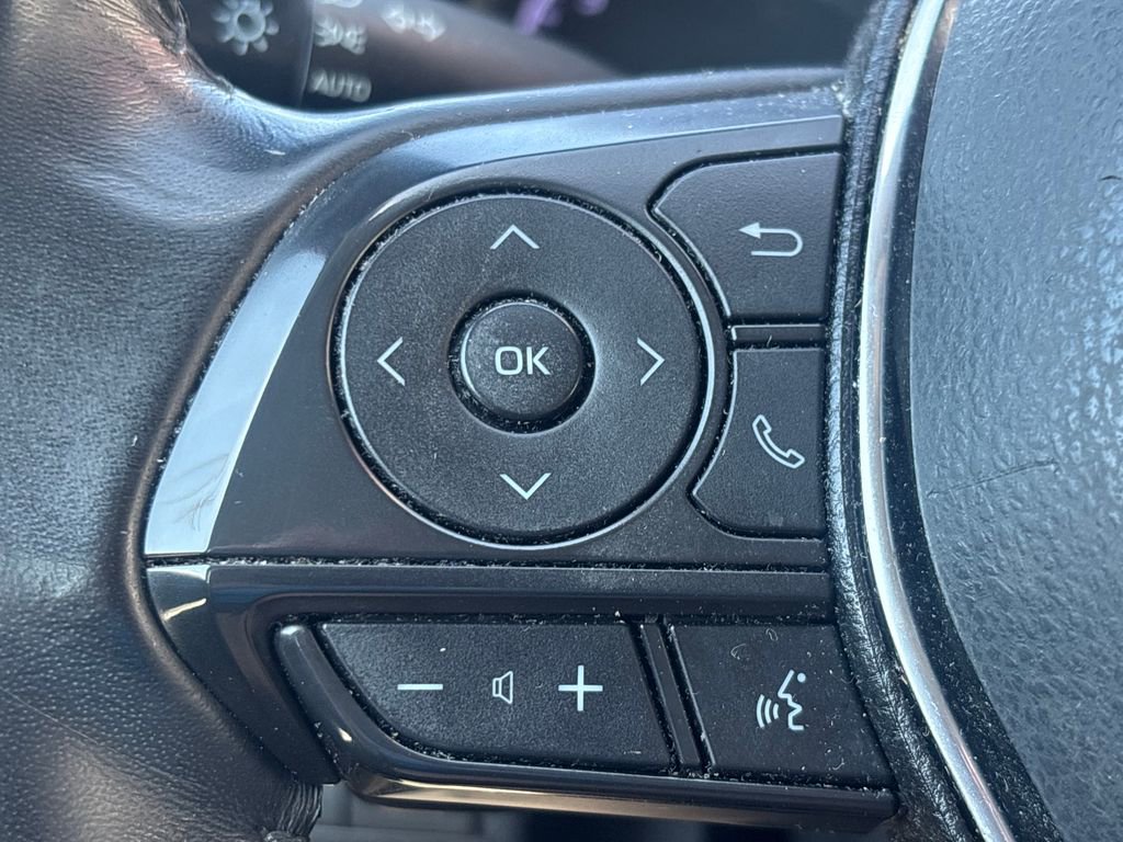 Used 2020 Toyota Camry SE FWD image 19