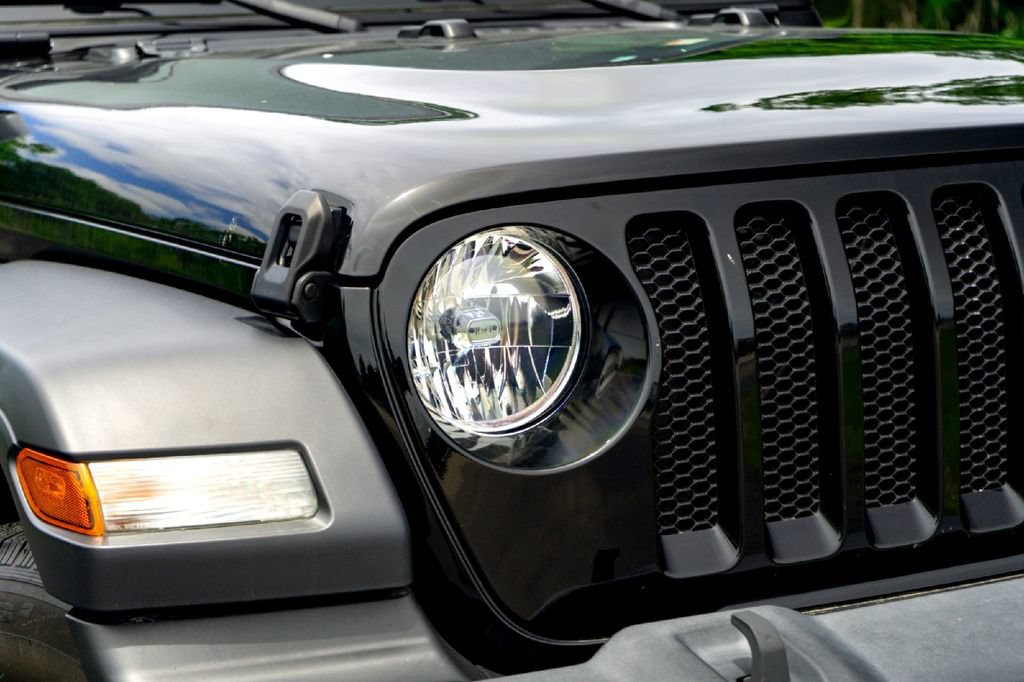 Used 2023 Jeep Wrangler Sport AWD/4WD image 4