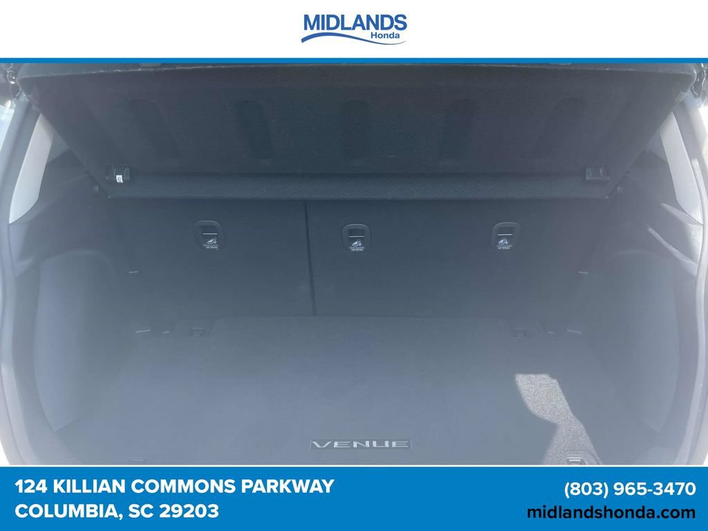 Used 2023 Hyundai Venue Limited FWD image 8