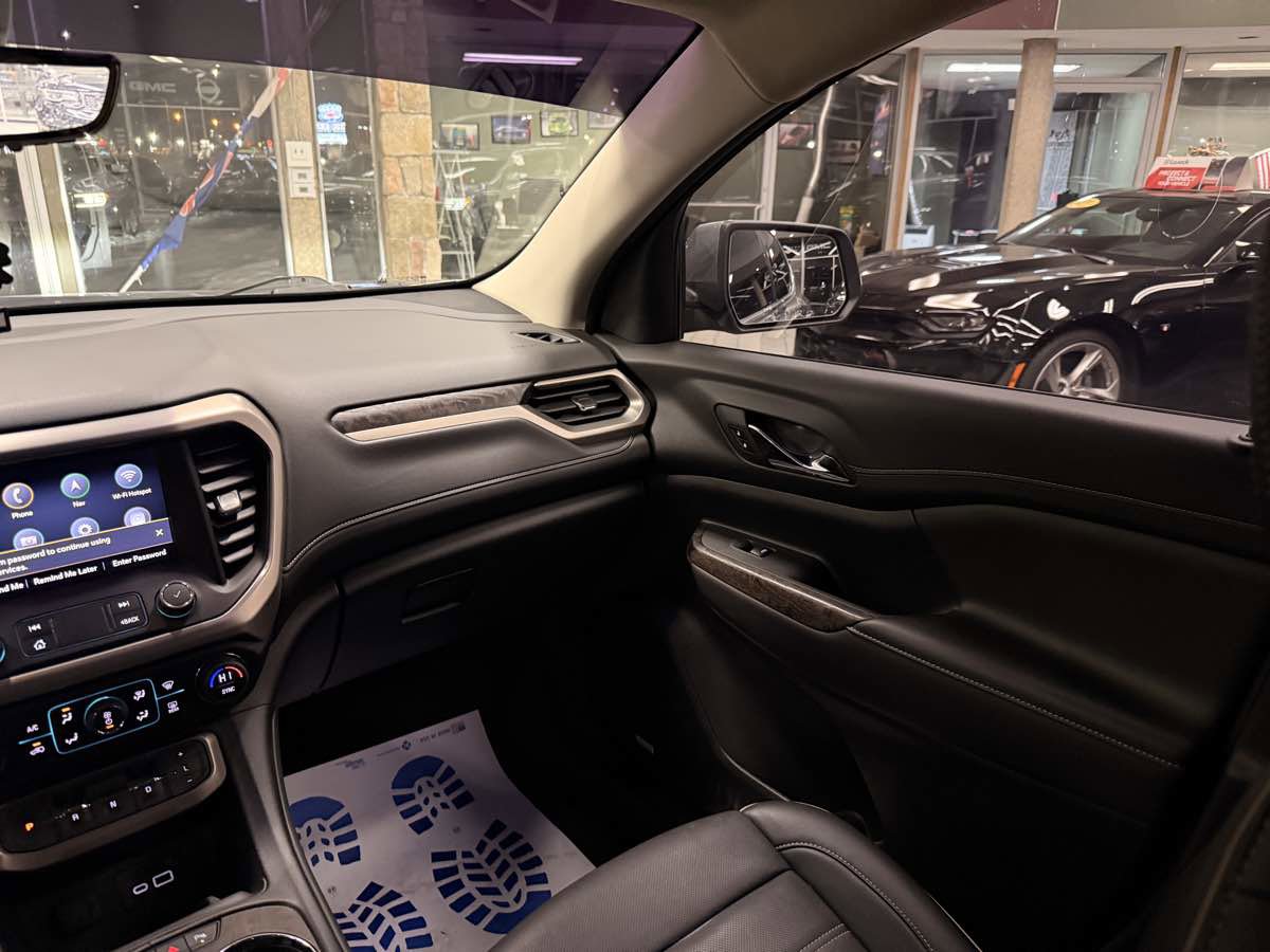 Used 2023 GMC Acadia Denali w/ Denali Technology Package FWD image 43