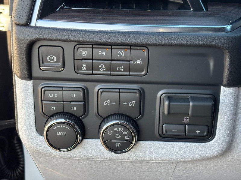 New 2026 Chevrolet Suburban Premier w/ Sun And Tow Package AWD/4WD image 12