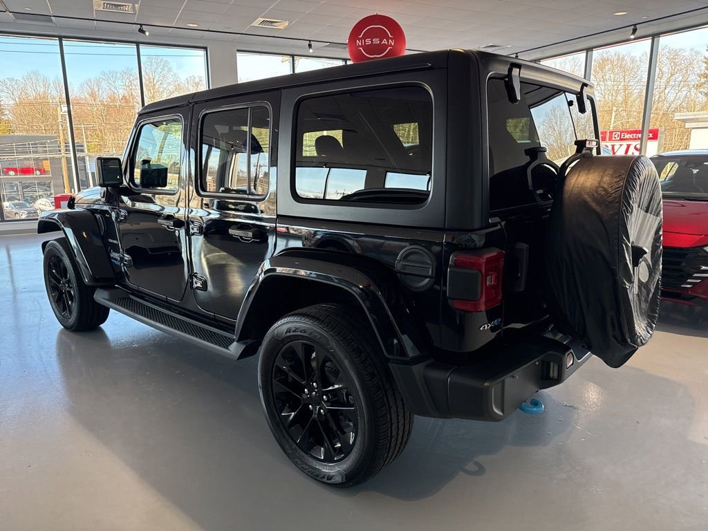 Used 2022 Jeep Wrangler Unlimited Sahara w/ Cold Weather Group image 8