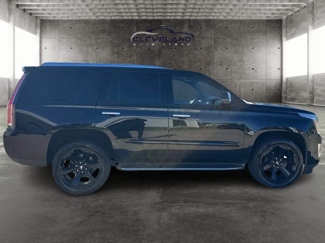Used 2019 Cadillac Escalade Luxury w/ Escalade Sport Edition AWD/4WD image 2