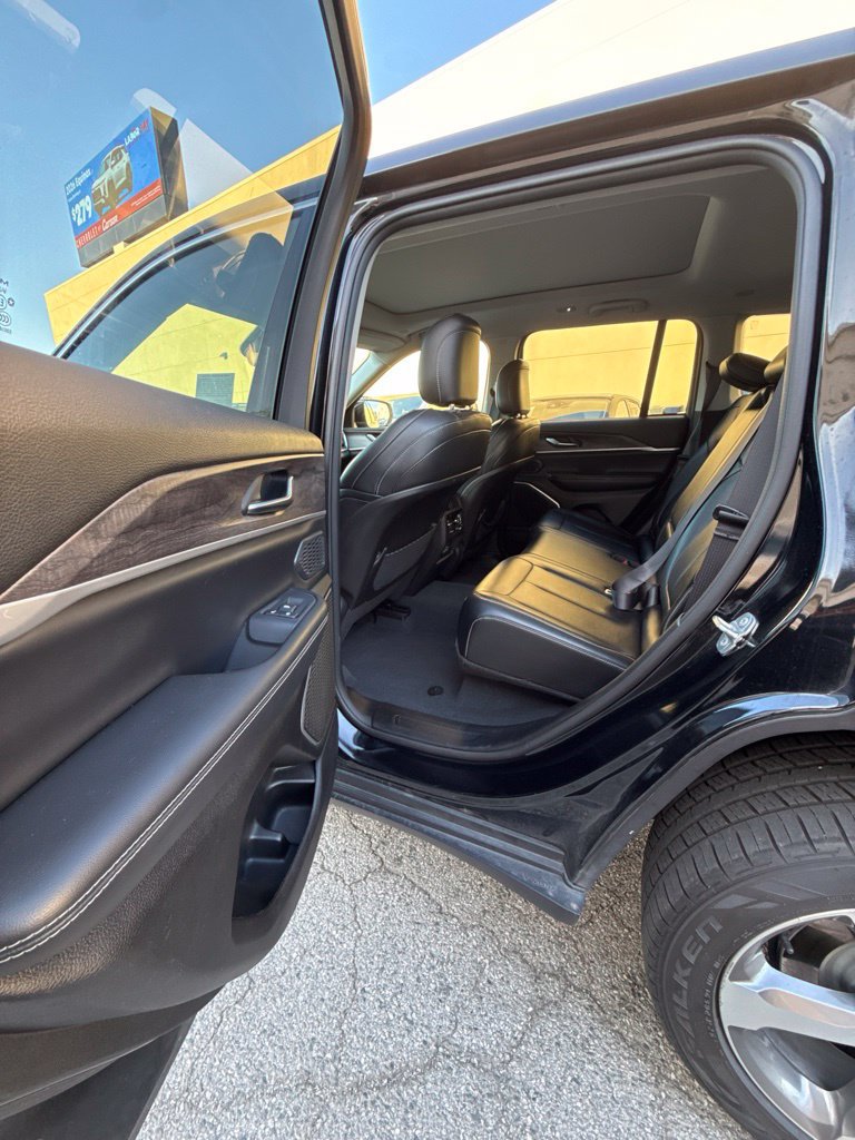 Used 2023 Jeep Grand Cherokee 4WD 4xe image 17