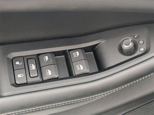 Used 2023 Jeep Grand Cherokee L Limited w/ Luxury Tech Group II image 12