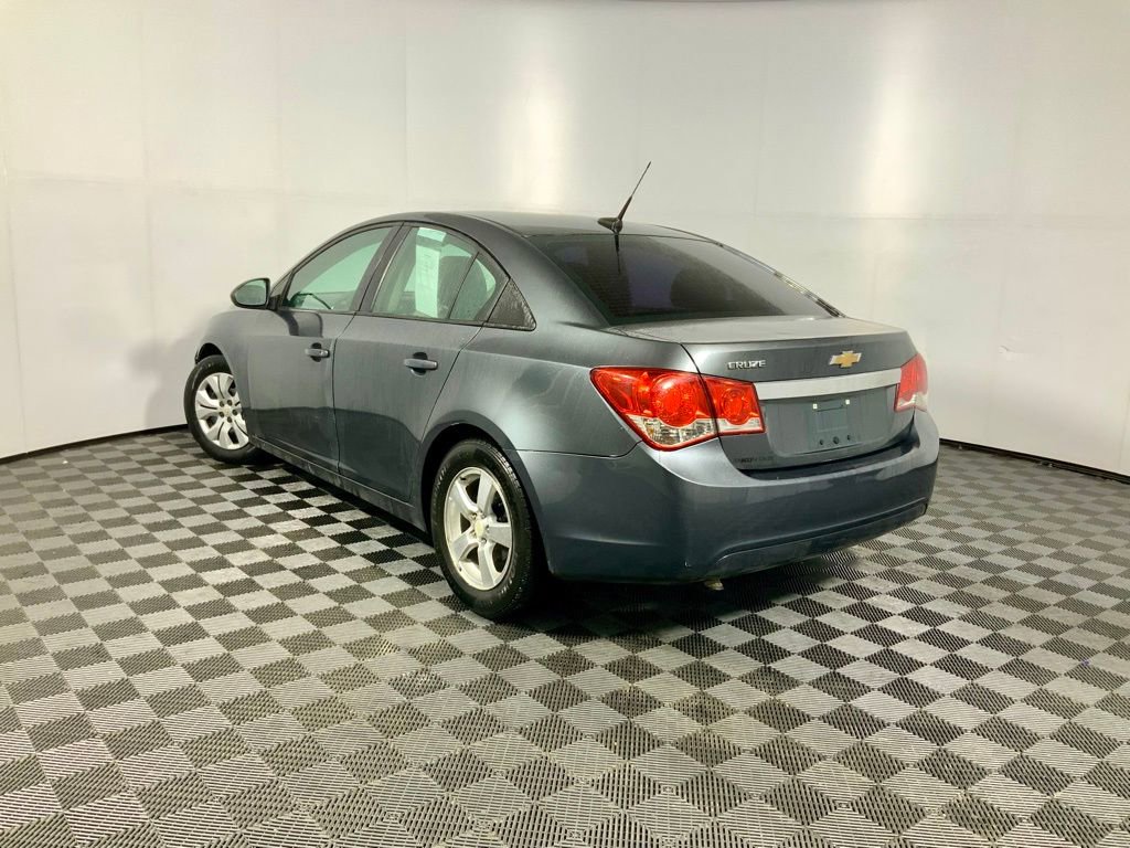 Used 2013 Chevrolet Cruze LS image 8