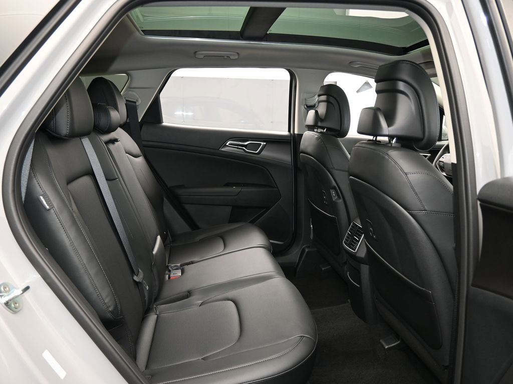 Used 2026 Kia Sportage EX w/ EX Panorama Roof Package FWD image 29