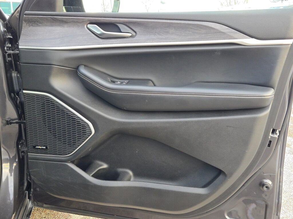 Used 2022 Jeep Grand Cherokee L Limited w/ Trailer Tow Group (B) image 8