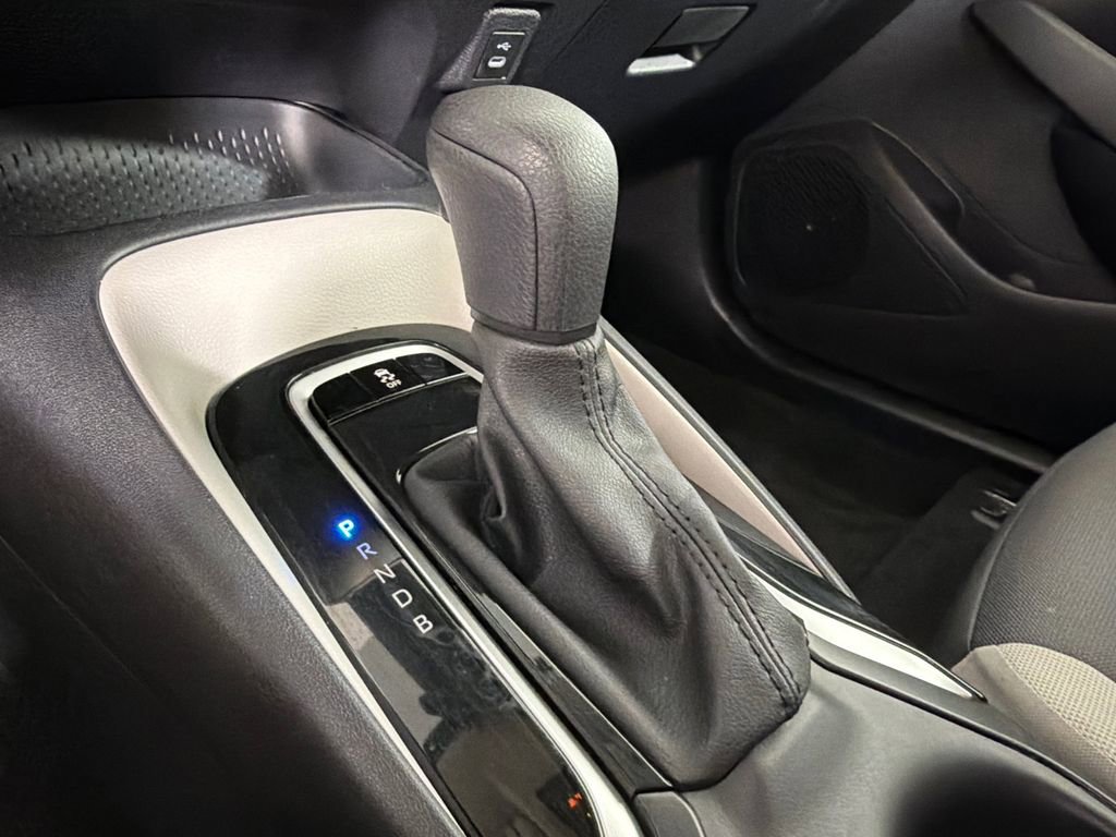 Used 2025 Toyota Corolla LE image 30